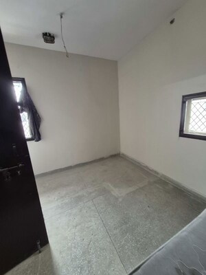 Room in 1.5 BHK Apartment at Mayur Vihar – for Rent