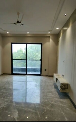 Room in 4 BHK Builder Floor at Paschim Vihar – for Sale