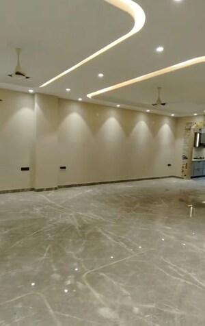 Room in 4 BHK Builder Floor at Paschim Vihar – for Sale
