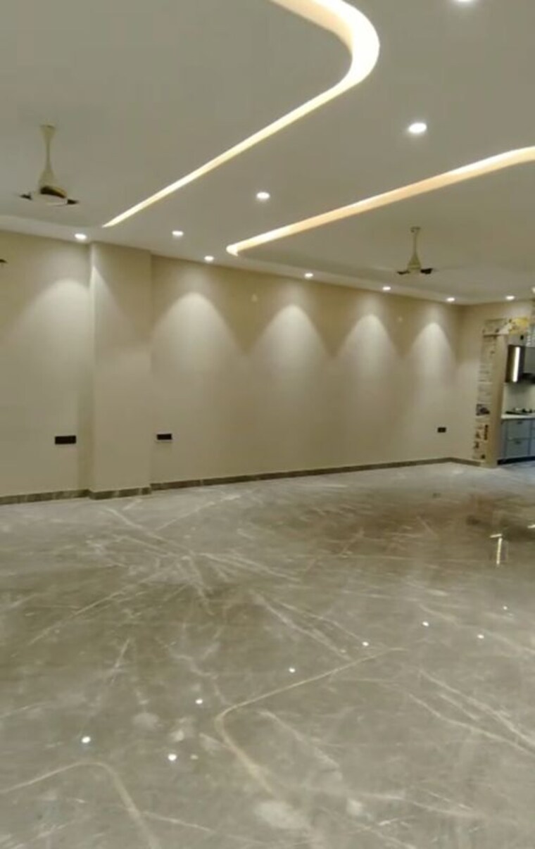 Room, paschim vihar 4 Bedroom 300 Sq.Yd. Builder Floor In Paschim Vihar Delhi 10685926