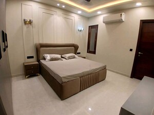 Team Area in 3 BHK Builder Floor at Sector 21 – for Rent