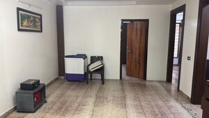 Room in 2 BHK Builder Floor at Sector 38 – for Rent