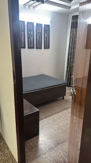 Room in 2 BHK Builder Floor at Sector 38 – for Rent