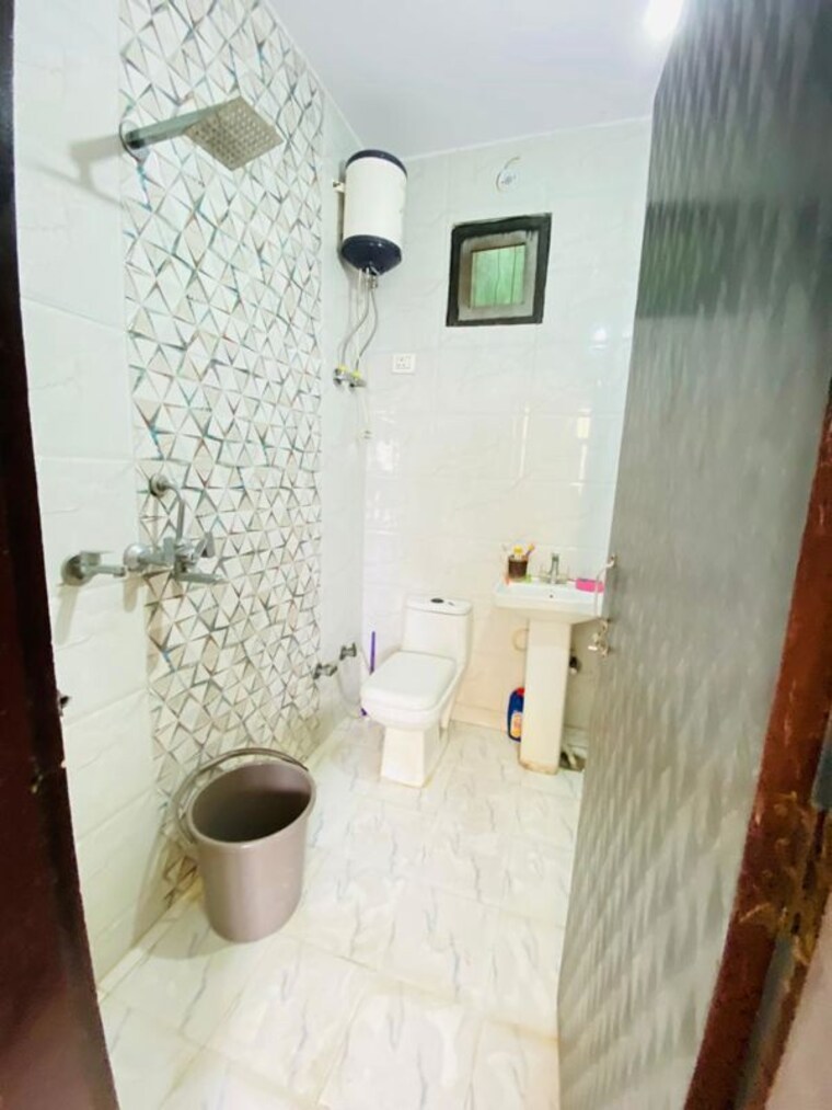 Bathroom, uttam nagar 2 Bedroom 1550 Sq.Ft. Builder Floor In Uttam Nagar Delhi 10685971