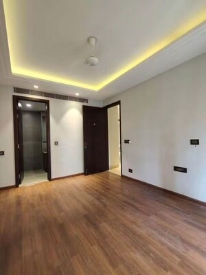Room in 3 BHK Apartment at Conscient Heritage Max, Sector 102 – for Rent