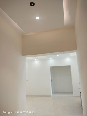 Room in 3 BHK Builder Floor at Sector 21 – for Rent
