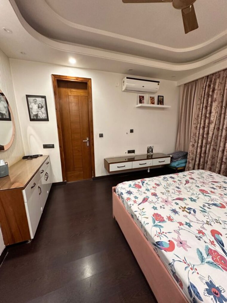Bedroom, sector 57 3 Bedroom 2250 Sq.Ft. Builder Floor In Sector 57 Gurgaon 10685981