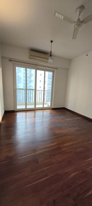 Room in 3 BHK Builder Floor at Sector 21 – for Rent