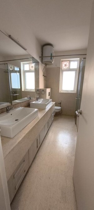 Team Area in 3 BHK Builder Floor at Sector 21 – for Rent