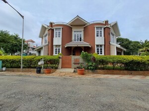 4 BHK Villa – Exterior View View at Hollywood Town, International Airport Road - for Sale