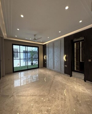 Room in 3 BHK Builder Floor at Sector 22 – for Rent