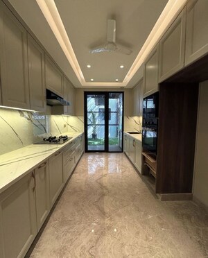 Parking in 3 BHK Builder Floor at Sector 22 – for Rent