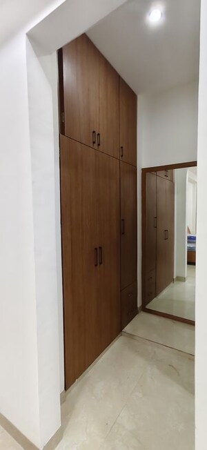 Room in 3.5 BHK Builder Floor at Sector 57 – for Rent