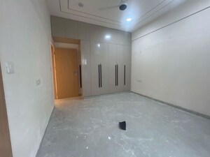 Room in 3 BHK Builder Floor at Sector 22 – for Rent