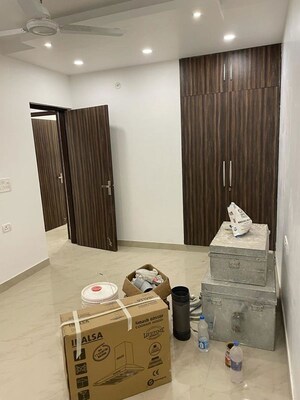 Team Area in 2 BHK Apartment at Sarita Vihar – for Rent