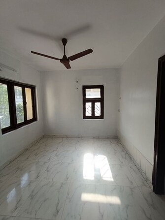 1 BHK Apartment For Rent in Express Apartment in Yari Road, Mumbai