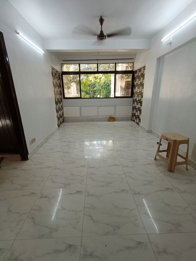  Parking, express-apartment 1 Bedroom 660 Sq.Ft. Apartment In Yari Road Mumbai 10686036