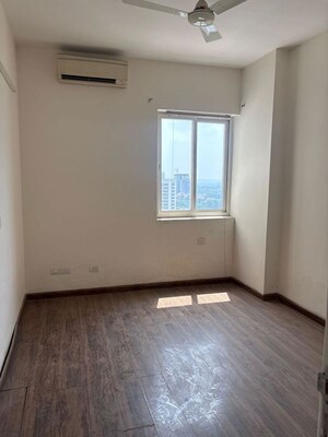 Room in 3 BHK Builder Floor at Sector 21 – for Rent