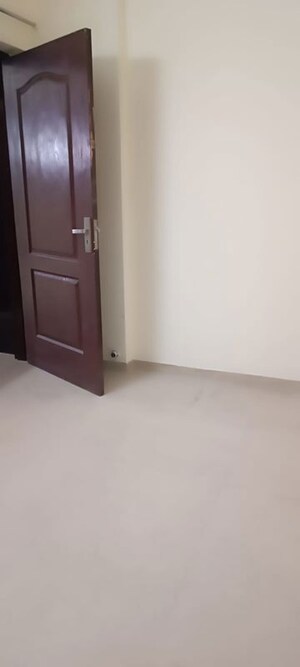 Room in 3 BHK Apartment at Omaxe R2, Gomti Nagar – for Rent