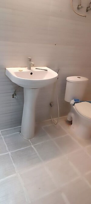Bathroom in 3 BHK Apartment at Omaxe R2, Gomti Nagar – for Rent