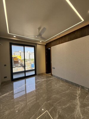 Room in 4 BHK Builder Floor at Sector 23 – for Rent