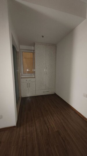 Room in 4 BHK Builder Floor at Palam Vihar – for Rent
