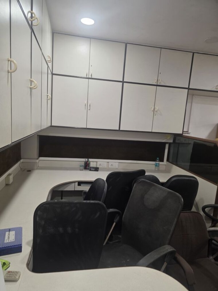 Team Area, classic-pentagon Commercial Office Space 350 Sq.Ft. In Chakala Mumbai 10686089