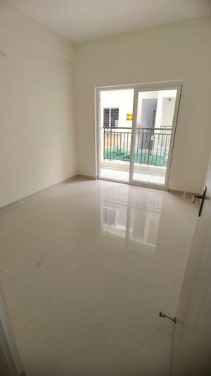 Room in 2 BHK Apartment at DS MAX Sahara, Hosa Road – for Sale