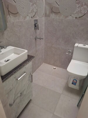 Bathroom in 4 BHK Villa at Dlf Phase I – for Rent