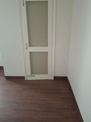 Room in 4 BHK Villa at Dlf Phase I – for Rent
