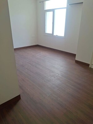 Room in 4 BHK Villa at Dlf Phase I – for Rent
