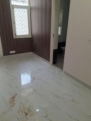 Room in 4 BHK Villa at Dlf Phase I – for Rent