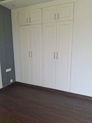 Room in 4 BHK Villa at Dlf Phase I – for Rent