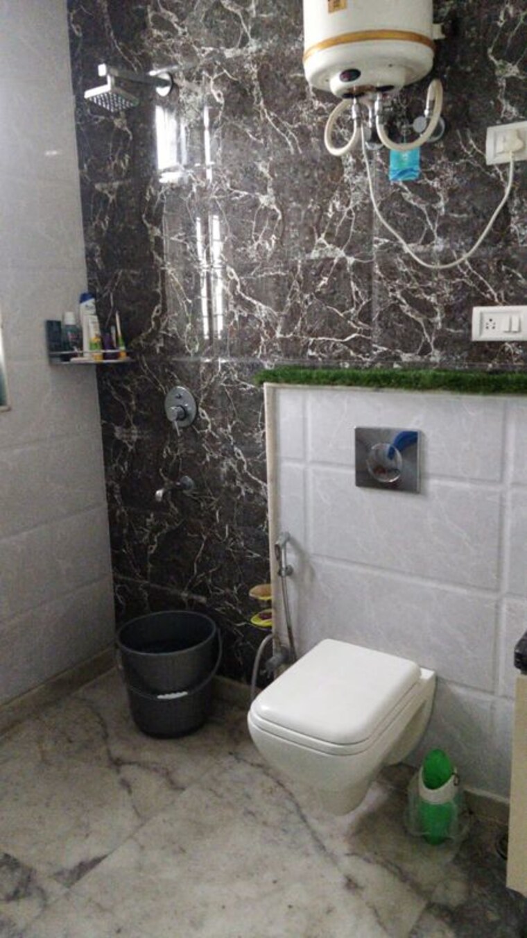 Bathroom, viman-cooperative-housing-society 3 Bedroom 1800 Sq.Ft. Apartment In Sector 9a Gurgaon 10686117