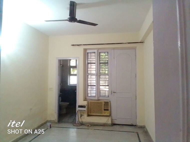 Living Room, viman-cooperative-housing-society 3 Bedroom 1800 Sq.Ft. Apartment In Sector 9a Gurgaon 10686117
