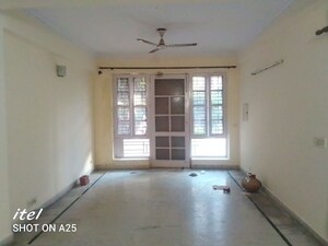 Room in 3 BHK Apartment at Viman Cooperative Housing Society, Sector 9a – for Sale
