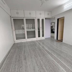 Room in 2 BHK Apartment at Golden Square, Santacruz East – for Rent