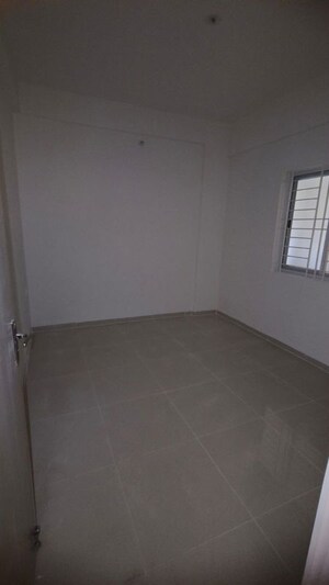 Room in 2 BHK Apartment at DS MAX Sahara, Hosa Road – for Sale