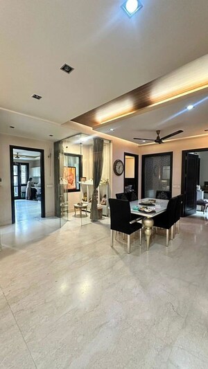 Gym in 3 BHK Builder Floor at Sector 23 – for Rent