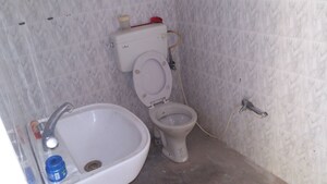 Bathroom in 4 BHK Independent House at Mahmoorganj – for Sale
