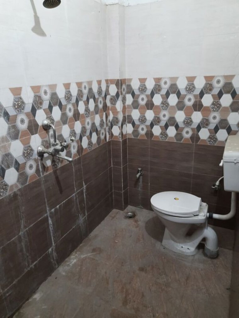 Bathroom, sunderpur 3 Bedroom 1600 Sq.Ft. Apartment In Sunderpur Varanasi 10686160