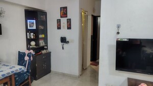 Room in 2 BHK Apartment at Lodha Amara, Kolshet Road – for Sale