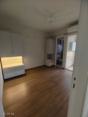 Room in 2 BHK Apartment at Signature Global City, Sector 37d – for Rent