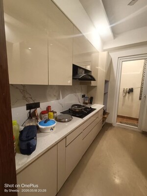 Kitchen in 2.5 BHK Builder Floor at Smart World Orchard, Sector 61 – for Rent