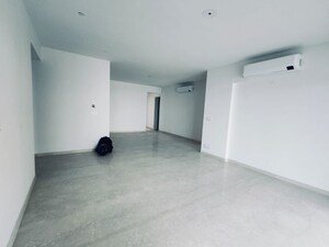 Room in 3 BHK Apartment at Smart World Orchard, Sector 61 – for Rent