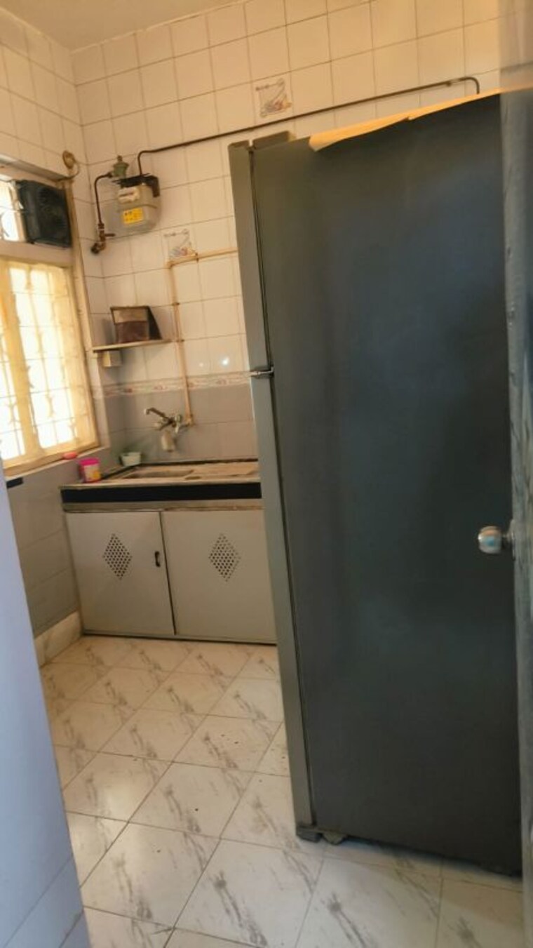 Bathroom, kumar-society 3 Bedroom 1000 Sq.Ft. Apartment In Vakola Mumbai 10686254