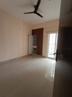 Room in 3 BHK Apartment at Amrapali Verona Heights, Tech Zone 4 Greater Noida – for Sale