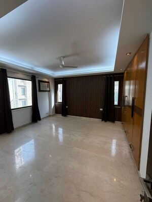 Room in 4 BHK Builder Floor at Greater Kailash I – for Rent