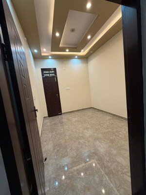 Room in  Office Space in IT/SEZ at Charbagh – for Rent