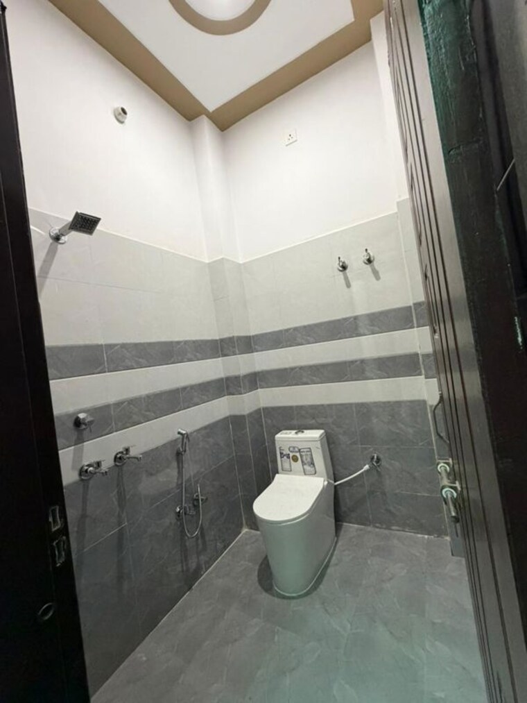 Bathroom, charbagh Commercial Office Space in IT/SEZ 2000 Sq.Ft. In Charbagh Lucknow 10686290